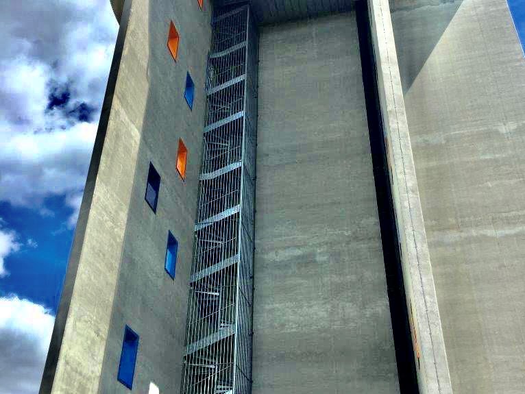 escalier métallique hélicoïdal